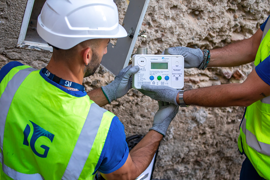Smart meter Nimbus installazione da parte di operaio Italgas